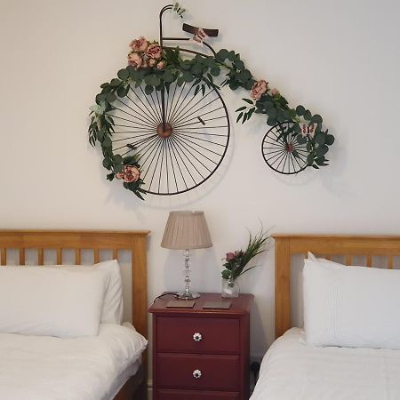 Chartwell Retreat Apartment Уитби Екстериор снимка
