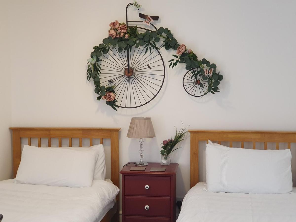 Chartwell Retreat Apartment Уитби Екстериор снимка